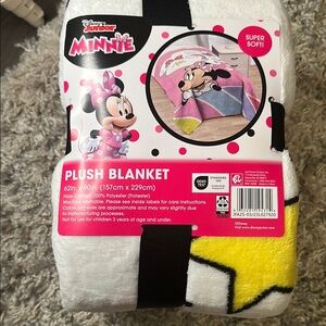 Disney Minnie Mouse Plush Blanket - White, Black, Yellow